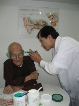 Đo kiểm tra sức nghe và cung cấp máy trợ thính
