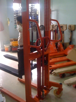 Xe nâng tay cao,tay thấp,nâng phị tại đà nẵng