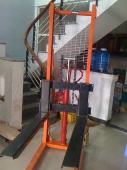 Xe nâng tay cao,tay thấp,nâng phị tại đà nẵng