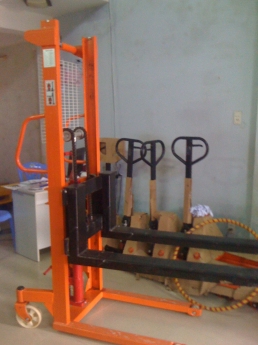 Xe nâng tay cao,tay thấp,nâng phị tại đà nẵng