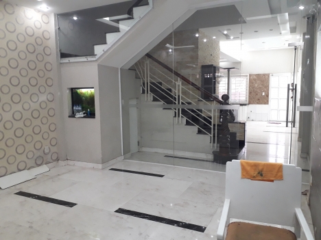 Nhà cho thuê nguyên căn mặt tiền số 122 đường hồng hà, phường 2, quận tân bình tp.hcm