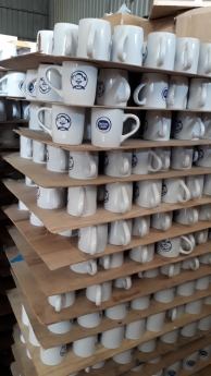 In quà tặng, cung cấp gốm sứ, thủy tinh