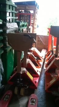 Xe nâng tay ,pallet gỗ ,thùng phi nhựa tại đà nẵng ,quảng nam,huế ,quảng ngãi