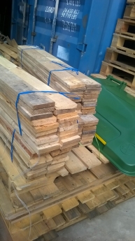 Chuyên bán pallet gỗ thông ,thùng rác công nghiệp tại đà nẵng