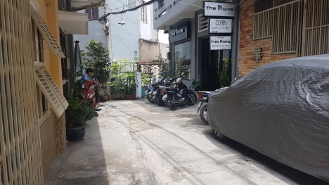 BÁN GẤP nhà CỰC ĐẸP, Rộng Rãi, có chỗ xe hơi - đường Đoàn Thị Điểm, Phú Nhuận.