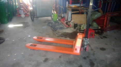 Thanh lý xe nâng tay thấp ,pallet gỗ su gỗ thông tại miền trung