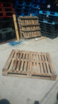 Thanh lý xe nâng tay thấp ,pallet gỗ su gỗ thông tại miền trung