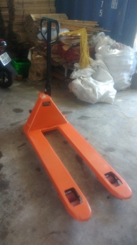Thanh lý xe nâng tay thấp ,pallet gỗ su gỗ thông tại miền trung