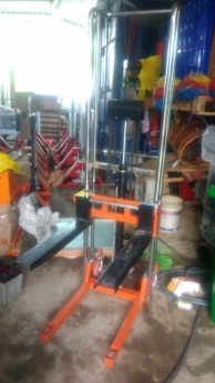 Xe nâng tay ,thùng rác công nghiệp tại đà nẵng