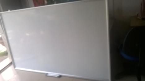 Cắt bảng trắng mica treo tường, bảng 3 ly việt Nam, bảng từ giá rẻ quận gò vấp