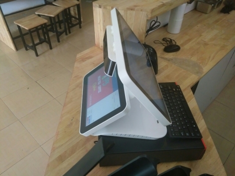 Máy tính tiền cảm ứng 3 màn hình dùng cho quán trà sữa tại Cần Thơ, Vĩnh Long