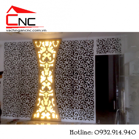 Giữa phòng khách và cầu thang nên có vách ngăn cnc