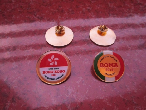 Thẻ tên đeo áo, thẻ tên nhân viên, name tag đeo áo, đặt logo cài áo, pin cài áo