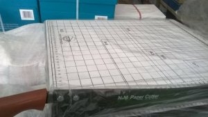 Cung cấp bàn cắt giấy , bàn mica gỗ , bàn cắt giấy mini văn phòng , dao cực bắn