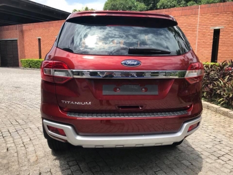 FORD EVEREST 2018 NHẬP KHẨU ĐÃ CÓ MẶT TẠI VIỆT NAM