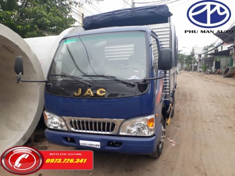 Xe tải nhẹ JAC 2t4 cabin bầu.