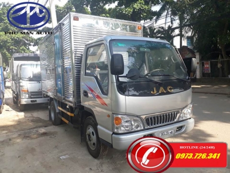 Xe tải nhẹ JAC 2t4 thùng dài 3m7 động cơ ISUZU.