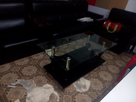 Thanh lý bộ ghế sofa da đen + bàn kính đẹp rẻ