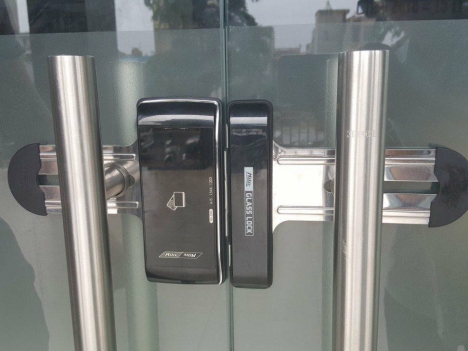 Khóa cửa điện tử