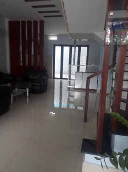 Cần cho thuê nguyên căn đối diện công viên trong khu đô thị vạn phúc DT 6X20