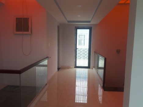 Cần cho thuê nguyên căn đối diện công viên trong khu đô thị vạn phúc DT 6X20