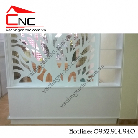 Dùng vách ngăn cnc đẹp ngăn giữa phòng khách và cầu thang