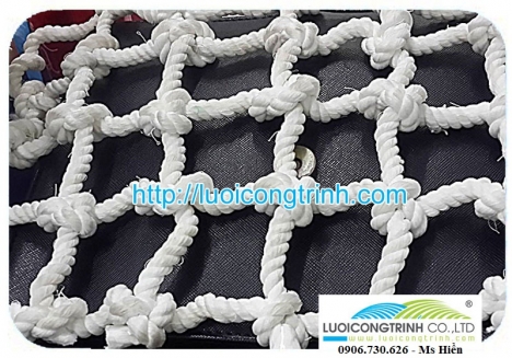 Lưới dù trắng hứng vật rơi công trình
