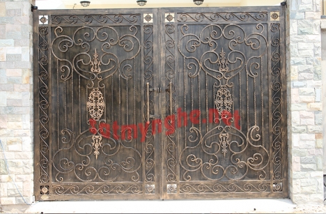 Mẫu cổng sắt mỹ nghệ đẹp