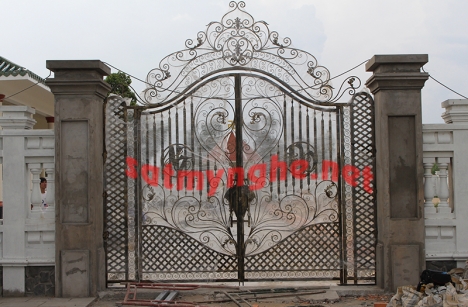 Mẫu cổng sắt mỹ nghệ đẹp