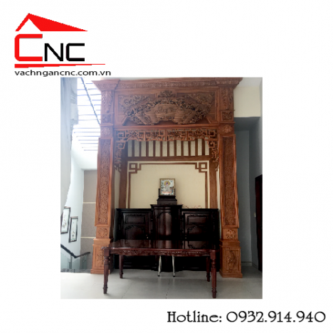 Vách cnc bằng gỗ ngăn giữa phòng khách và bàn thờ