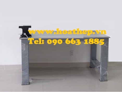Bàn thao tác dụng cụ