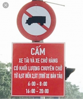 Xe Tải Van 5 Chỗ Chạy Trong Thành Phố 24 Giờ