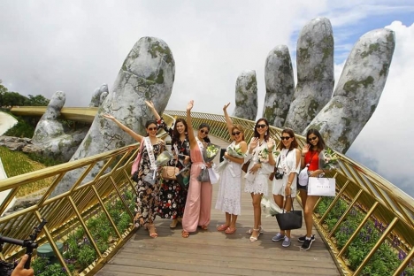 TOUR BÀ NÀ HILL-DẠO BƯỚC CẦU VÀNG-KHỞI HÀNH HẰNG NGÀY