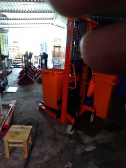 Xe nâng tay, xe nâng hàng, xe nâng pallet  tại MiềnTrung