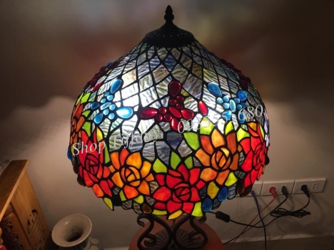 Đèn Bàn Tiffany Họa Tiết Hoa Hồng