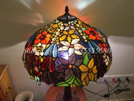 Đèn Bàn Tiffany Hoa Hồng Châu Âu