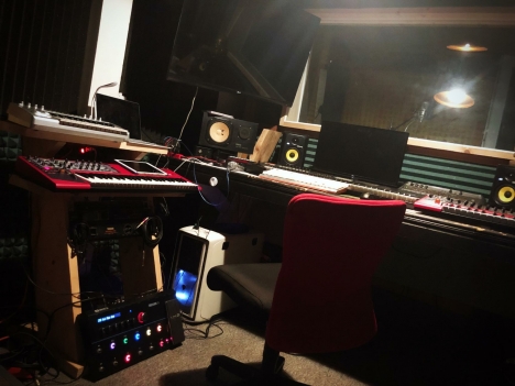 Phòng thu âm chuyên nghiệp MOL Studio