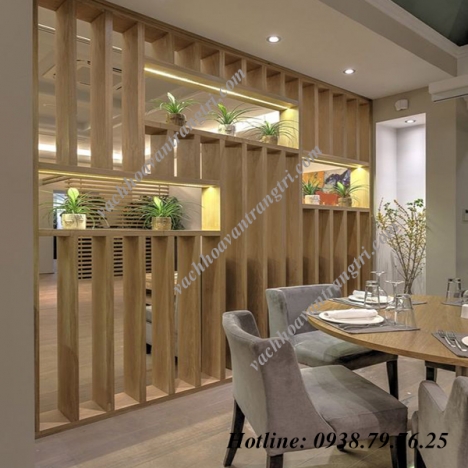 Thiết kế lam gỗ cầu thang trang trí, che chắn không gian nhà.
