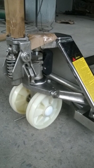 Xe nâng tay 2500 kg nhập khẩu Taiwan - Ms Thanh 0913 819 238