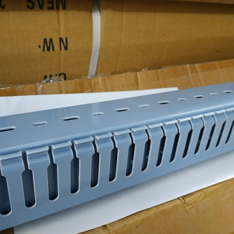 Máng nhựa 60x60 (loại 2m)
