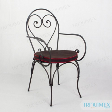 Ghế sắt mỹ nghệ hoa văn trái tim lãng mạn tại Tp. HCM