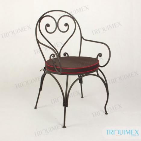 Ghế sắt mỹ nghệ hoa văn trái tim lãng mạn tại Tp. HCM