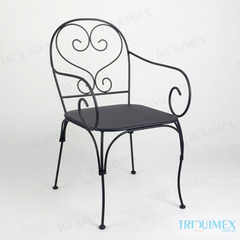 Ghế sắt mỹ nghệ hoa văn trái tim lãng mạn tại Tp. HCM