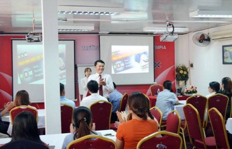 CHIẾN LƯỢC CẠNH TRANH