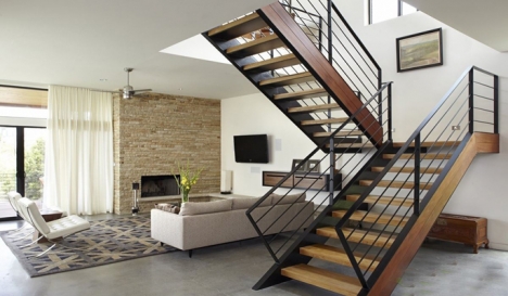 Gia công cơ khí: Cầu thang hiện đại