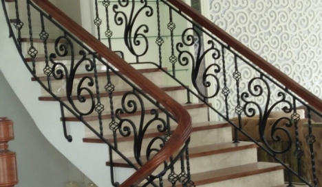 Gia công cơ khí: Cầu thang hiện đại