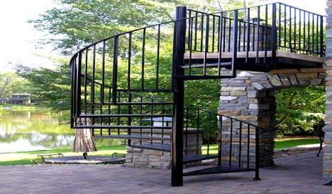 Gia công cơ khí: Cầu thang hiện đại