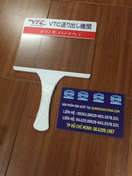 Mẫu những loại biển đón cầm tay giá chỉ 350.000