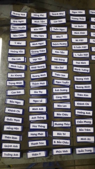 In logo/nhãn tên trên chất liệu vải keo/ decal/bạt hiflex/inox đổ keo