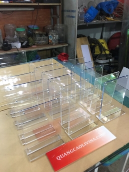 Kệ menu để bàn- Lựa chọn mẫu kệ menu phù hợp cho bạn